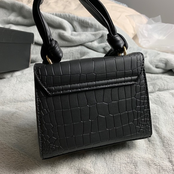 Boehemian knotted handle cross body bag - Picture 6 of 16